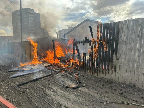 Гал түймэр унтраах үеэр олдсон газын баллонуудыг аюулгүй болгов